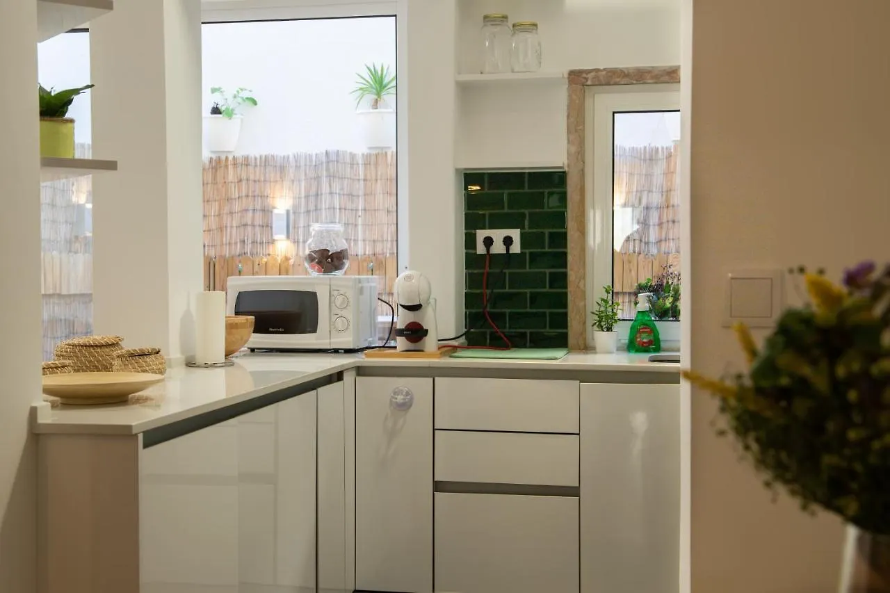 Charming 1 Bedroom Apartment w/ Terrace Near Belém Lisboa
