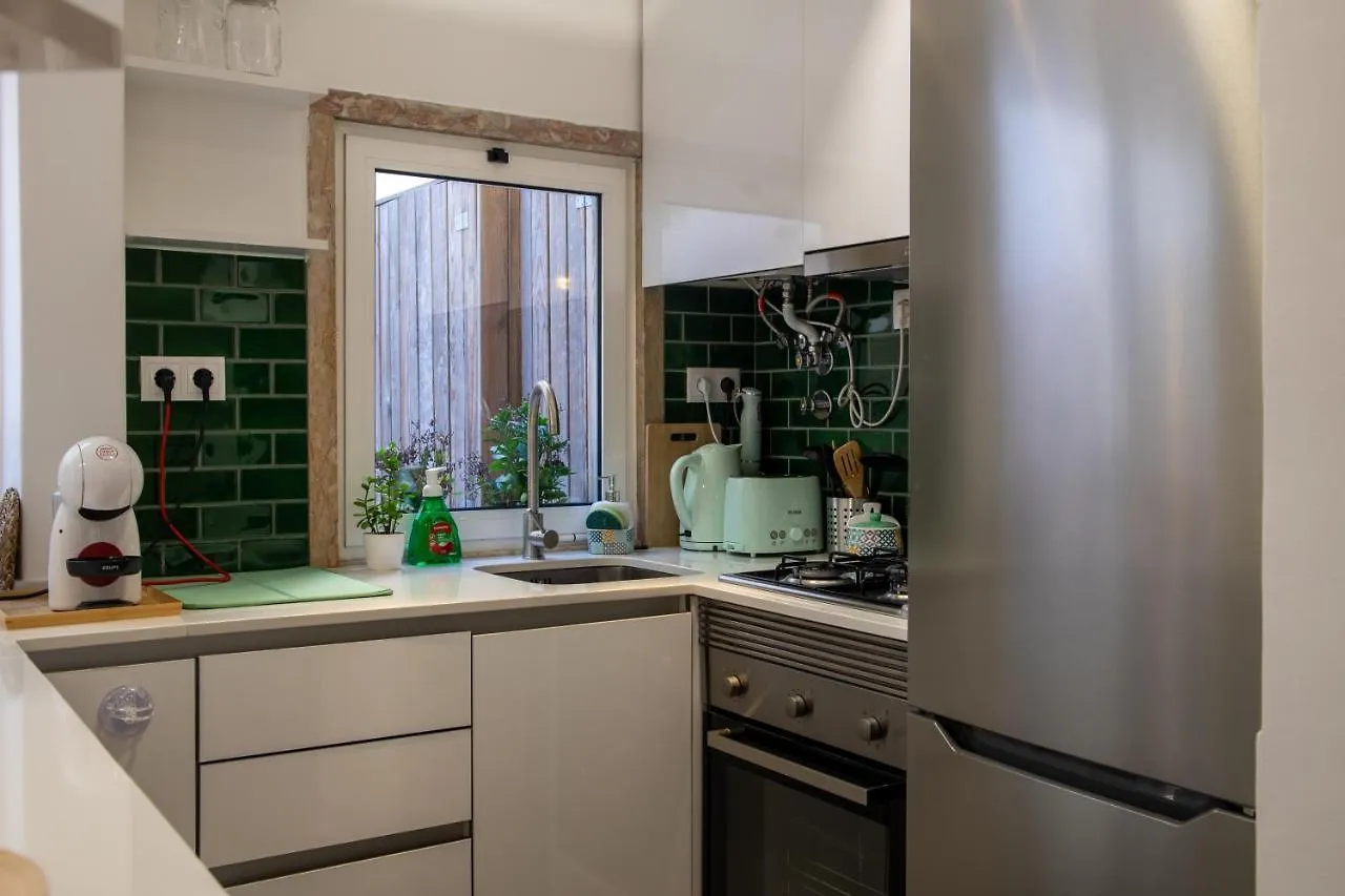 Charming 1 Bedroom Apartment w/ Terrace Near Belém Lisboa 0*,