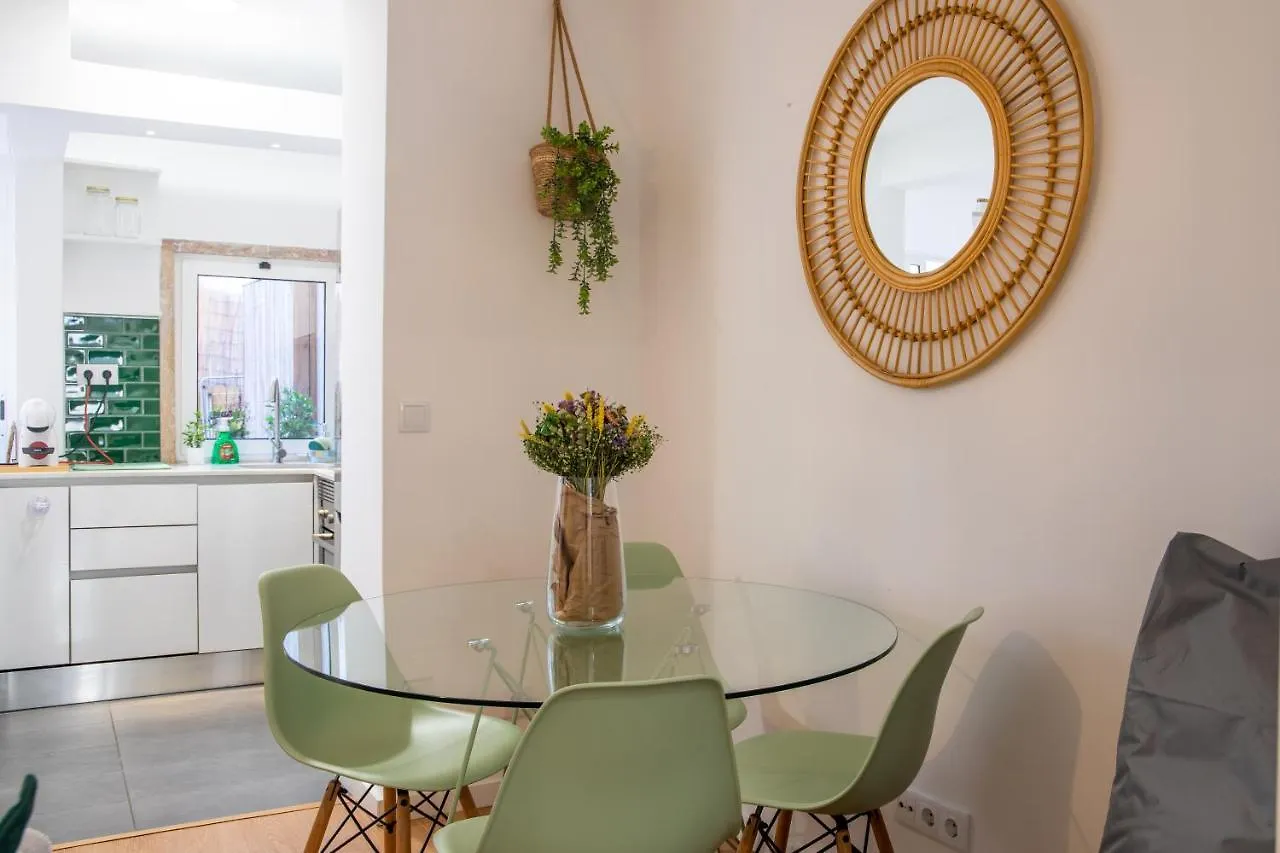 Charming 1 Bedroom Apartment w/ Terrace Near Belém Lisboa
